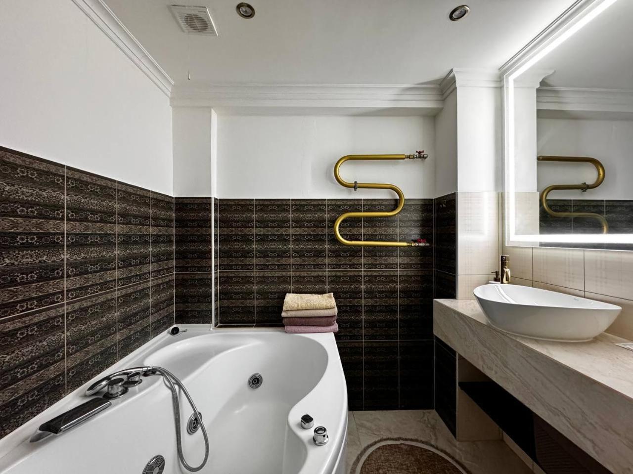 Deribasivska 10 Luxury Apartment Odesa Exterior photo