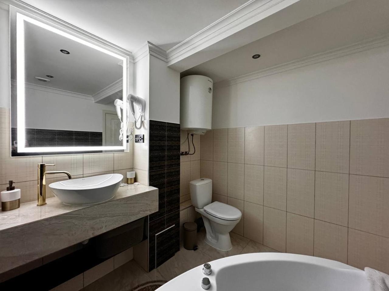 Deribasivska 10 Luxury Apartment Odesa Exterior photo
