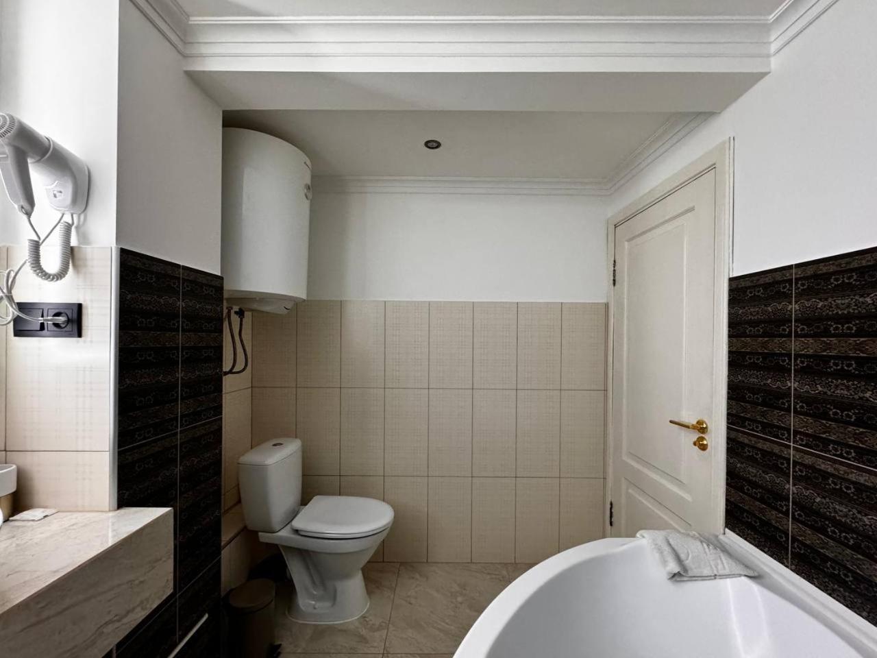 Deribasivska 10 Luxury Apartment Odesa Exterior photo